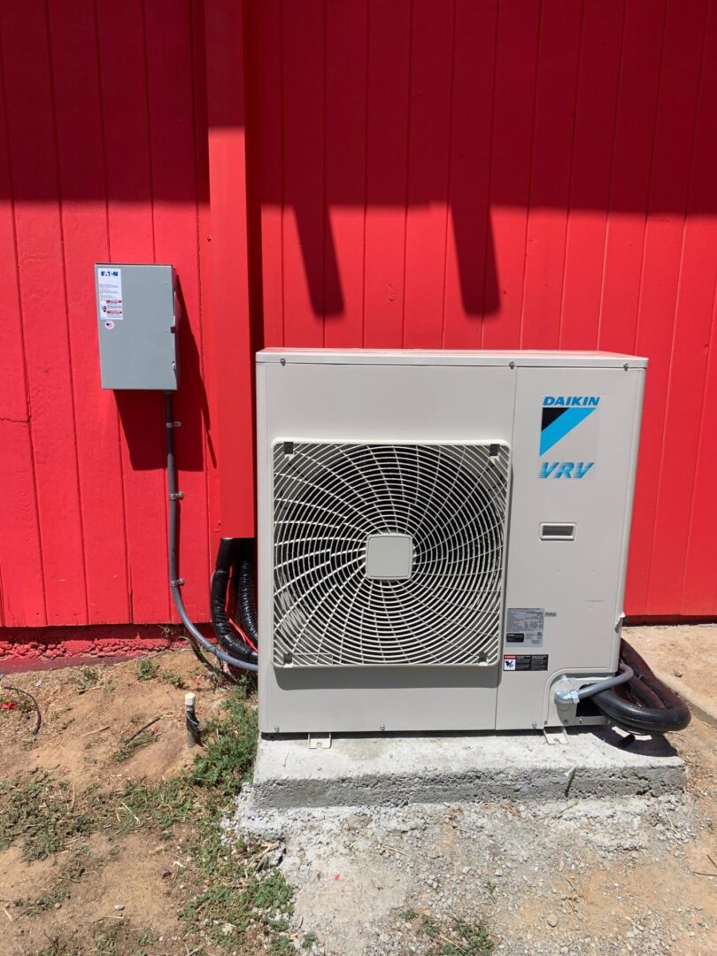 A small air conditioner sitting outside of a building.